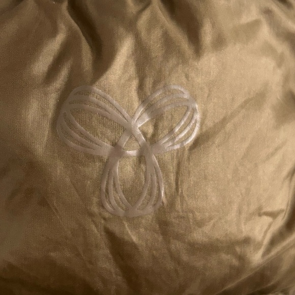 TNA The Little Puff Packable Jacket - Picture 3 of 7